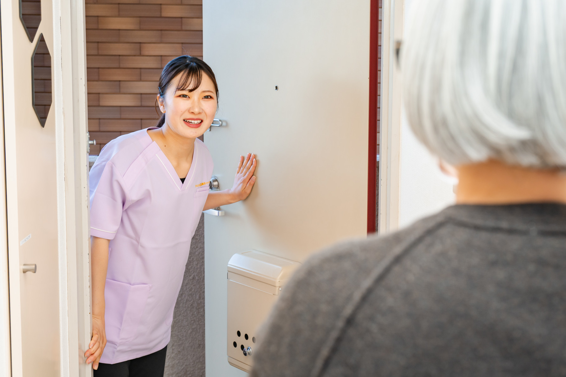 親身になって話を聞くので、精神的ケアにも効果テキメンです。わずらわしい保険請求等の手続きも全て私たちが責任をもって行うので安心です。